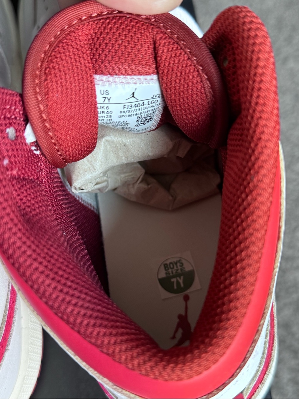 Air Jordan 1 Mid SE. Size 7 Y / 8.5 Women. New and Never Worn. - Picture 2 of 6